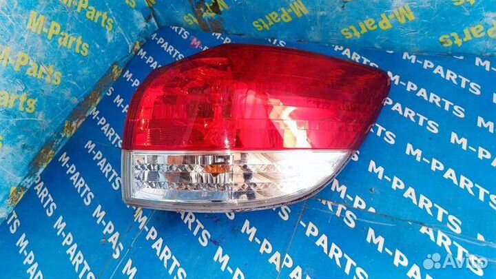 Стоп-сигнал правый Toyota Wish ZGE20