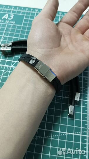 Кожаный браслет на застёжке