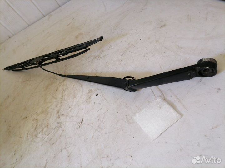 Поводок (держатель) стеклоочистителя передний