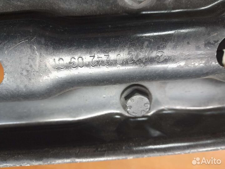 Подушка АКПП Mercedes W210 M111