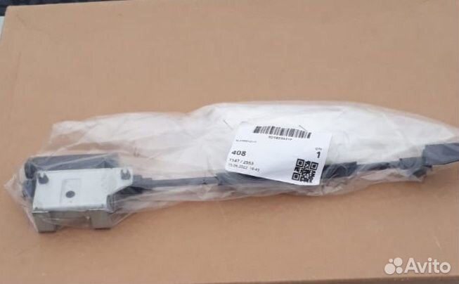 Тросик замка капота Volkswagen Phaeton