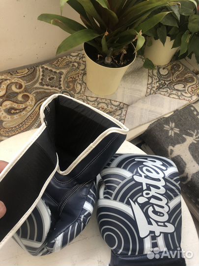 Боксерские перчатки 16 oz fairtex