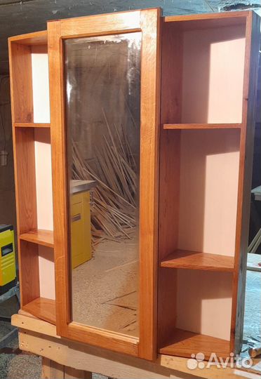 Деревянные окна, шкаф