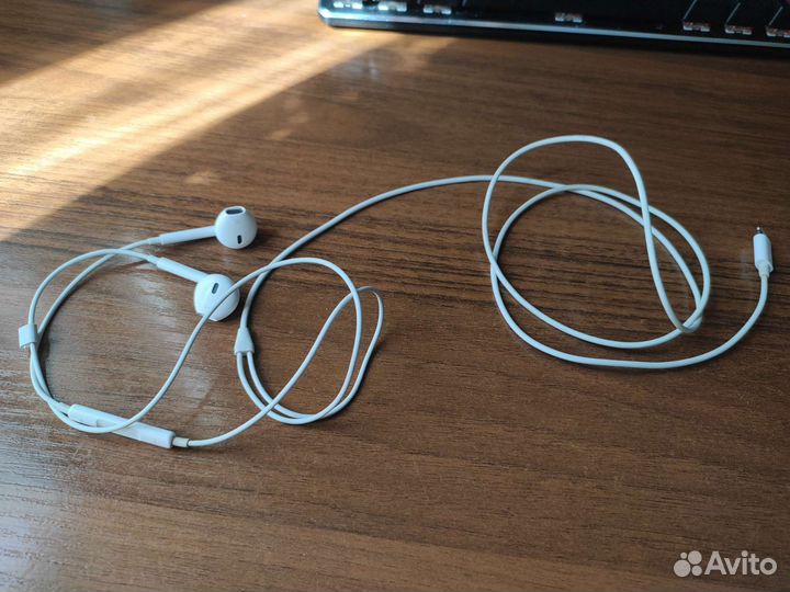 Наушники Apple EarPods (Lightning), белый