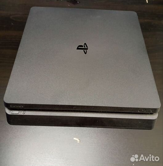 Sony PS4 1 тб + 2 джостика