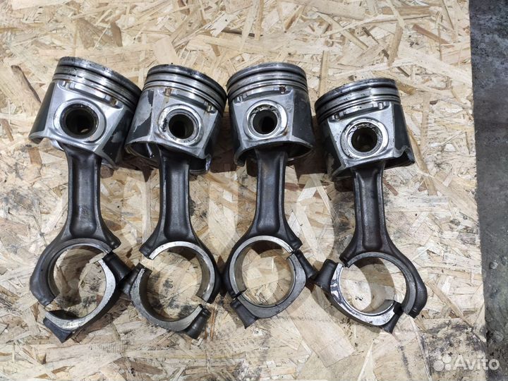 Поршень с шатуном Iveco Daily 3.0