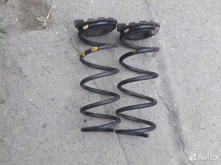 Пружины.бачок омывателя