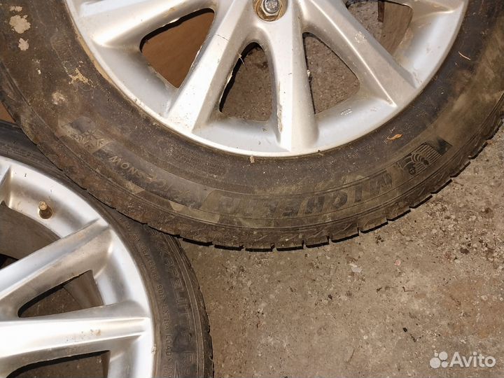 Продам комплект дисков с резиной на таёту камри