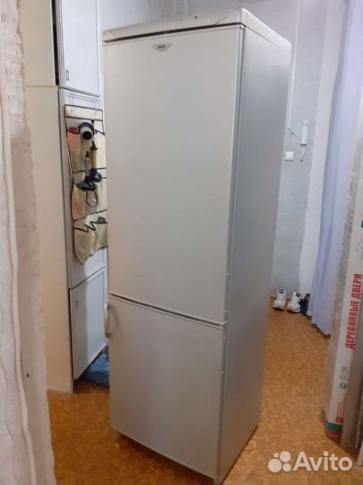 Zanussi ZRB350A, 2007 год, холодильник, не рабочий