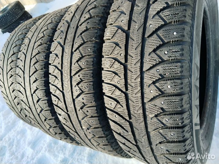 Bridgestone Ice Cruiser 7000 215/65 R16