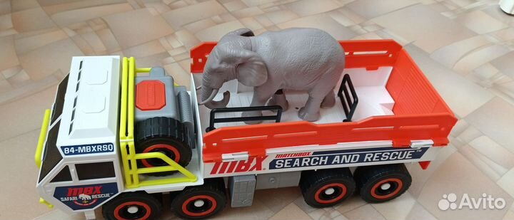 Машинка Matchbox “Спасение слона”
