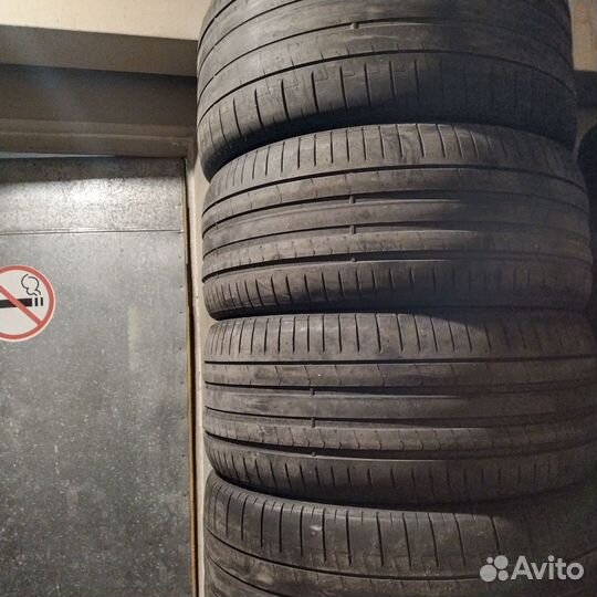 Pirelli P Zero 315/30 R22 и 275/35 R22