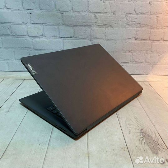 Ноутбук Lenovo новый SSD / AMD
