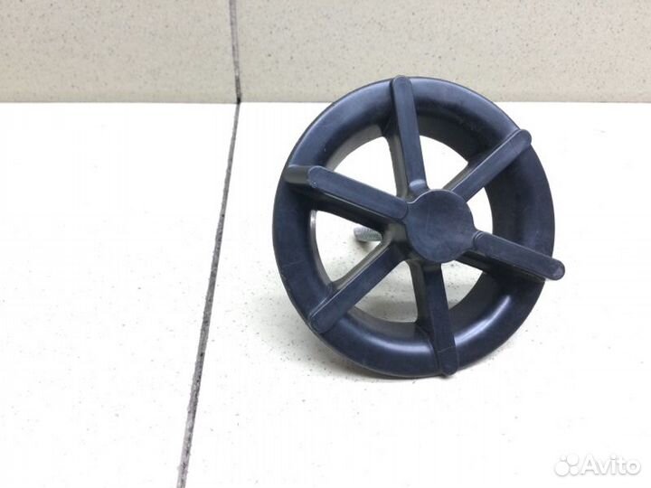 Болт крепления запасного колеса Kia Ceed универсал