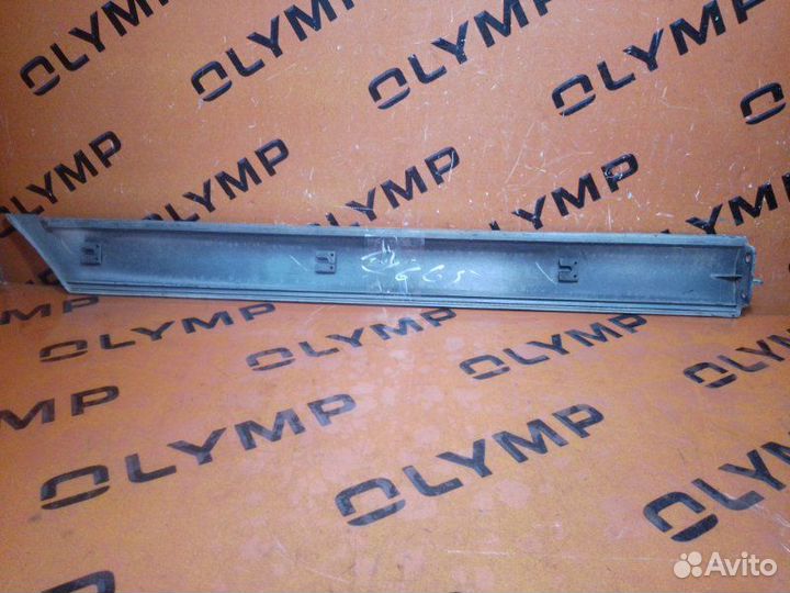 Молдинг бампера задний правый Toyota Crown JZS155