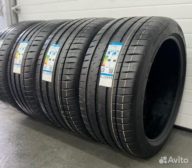 Michelin Pilot Sport 4 S 325/35 R23 и 285/40 R23 115Y