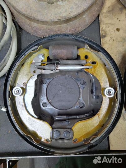 Комплект задней тормозной системы на ниссан жук