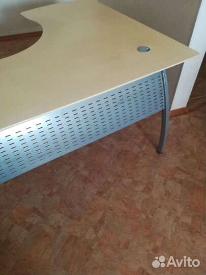 Стол угловой