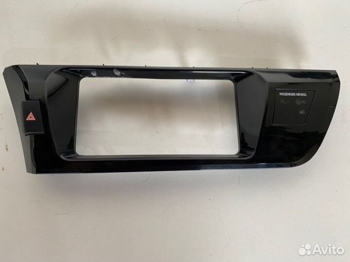 Рамка магнитолы Toyota Corolla E180 2013-2016