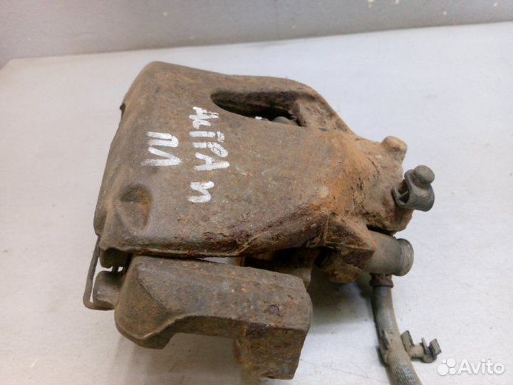 Суппорт передний левый Opel Astra H 2010