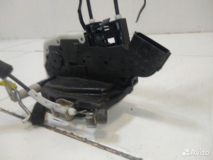 Замок двери передней правой Nissan Skyline V37 ZV3