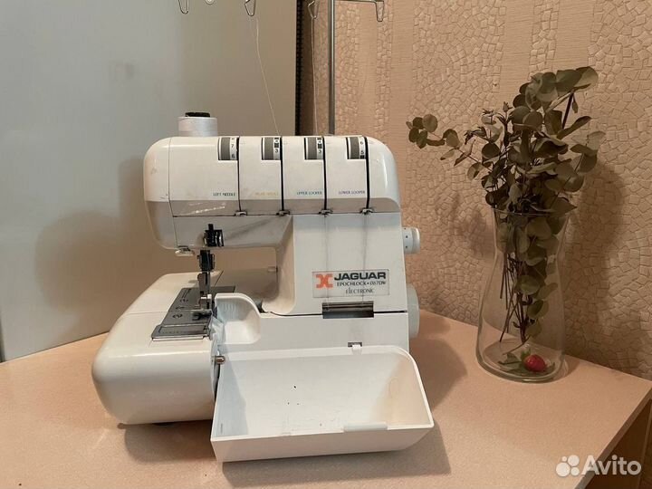 Стачивающе-обметочный оверлок Jaguar