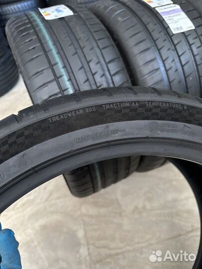 Michelin Pilot Sport 4 S 255/40 R21 и 285/35 R21