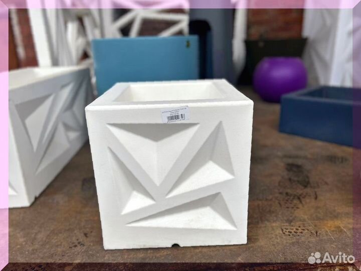 Белое кашпо для улицы