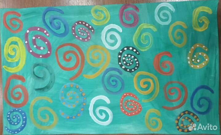 Рисунок со спиральками на зелёном фоне