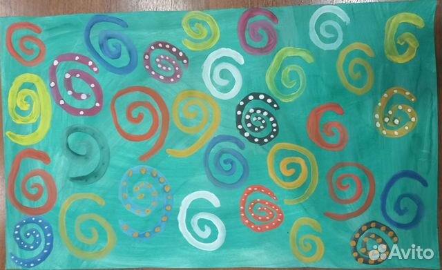 Рисунок со спиральками на зелёном фоне