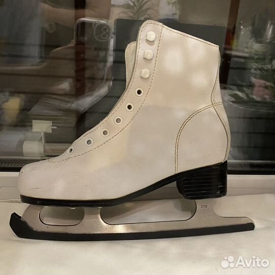 Коньки фигурные