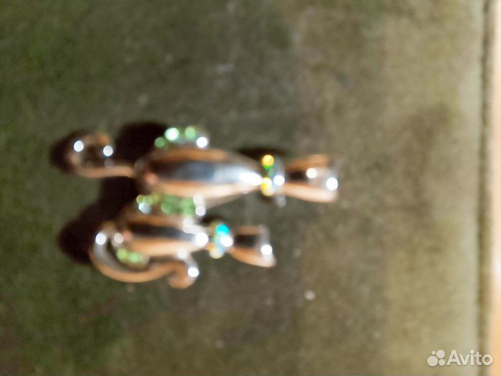 Броши с камнями из ювелирного сплава