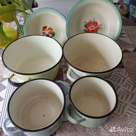 Кастрюли и миски (СССР) эмалированные