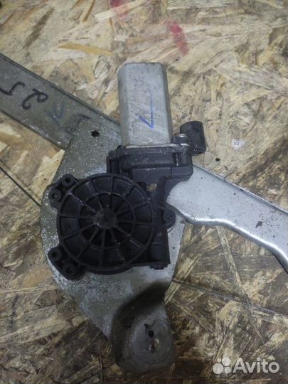 Стеклоподъемник передний правый Renault Sandero