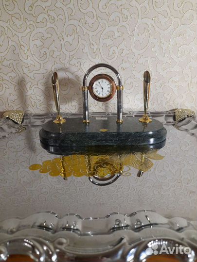 Подставка для ручек на мраморной основе