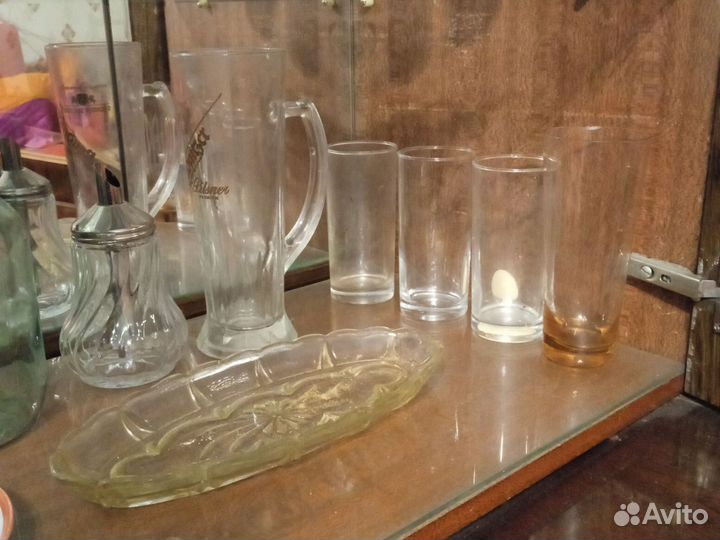 Посуда: тарелки, стаканы, рюмки и прочее