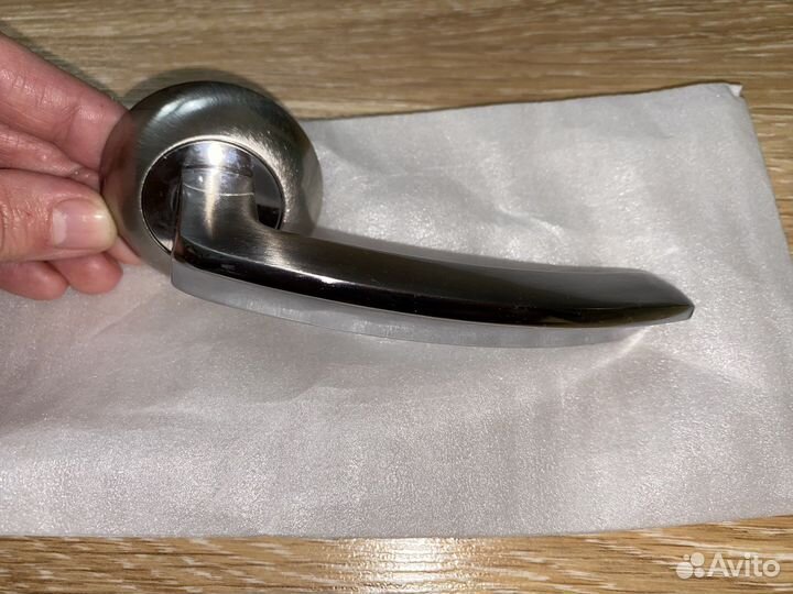 Дверная ручка