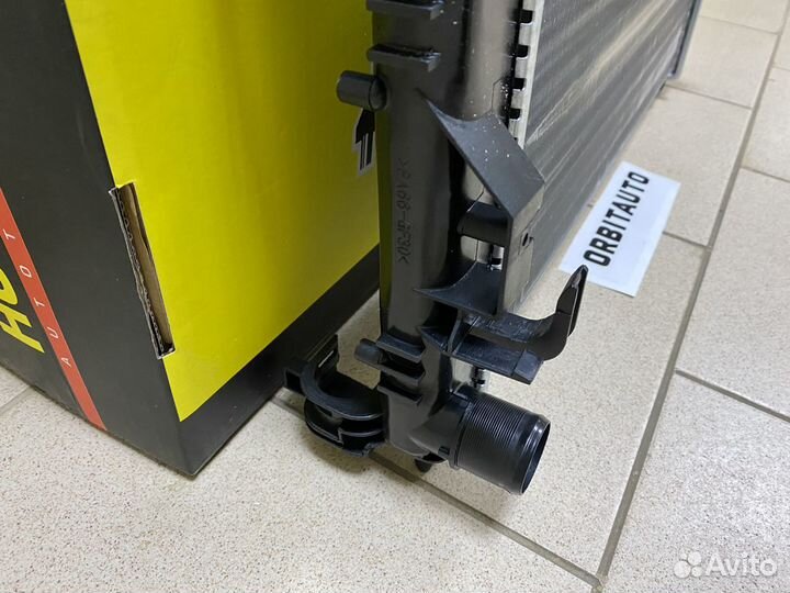 Радиатор на Renault Logan 2 Vesta