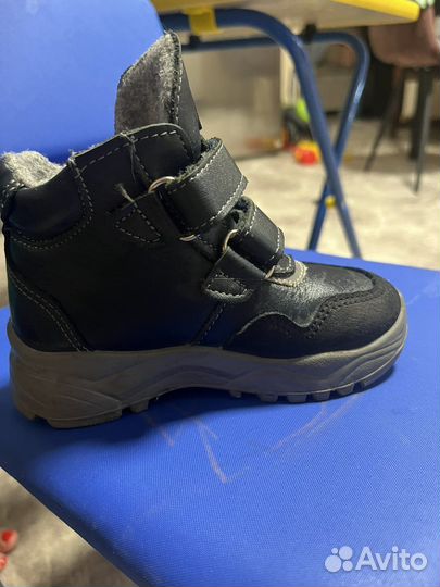 Продам детские ботинки