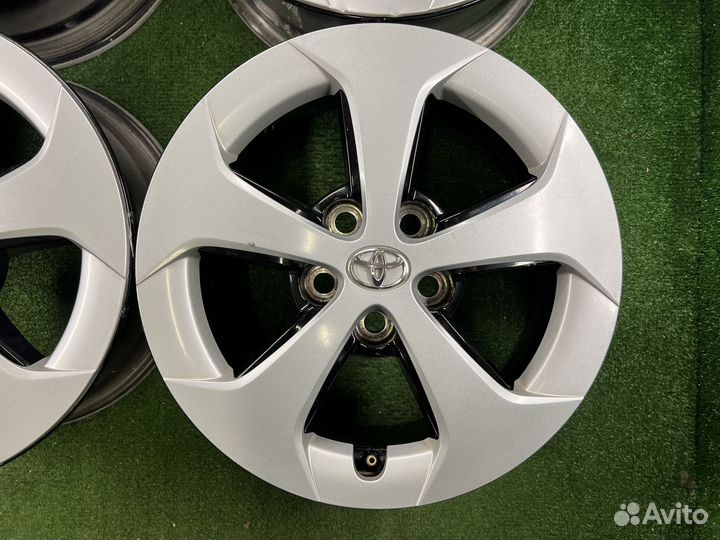 R15 Toyota Pruis Black 5x100 6JJ ET+45 цо54,1мм