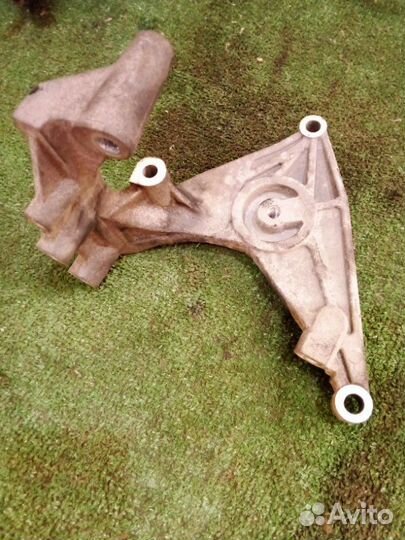 Кронштейн генератора Cadillac Srx FEE LY7 2007