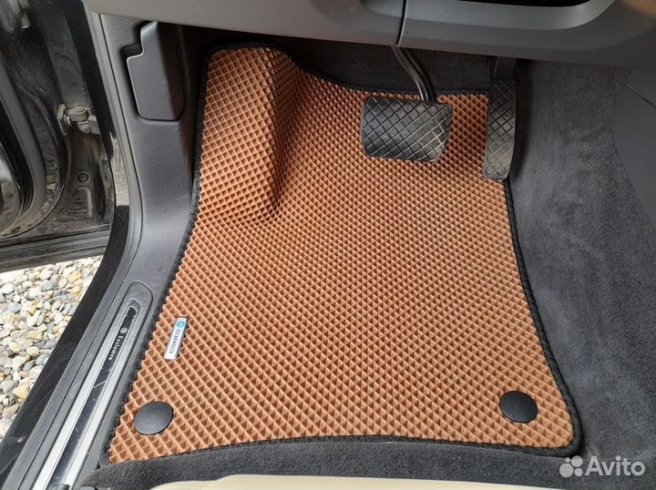 Задние коврики на автомобиль