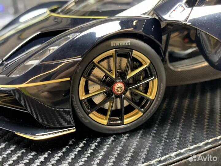 Lotus Emira 1:18 скоро