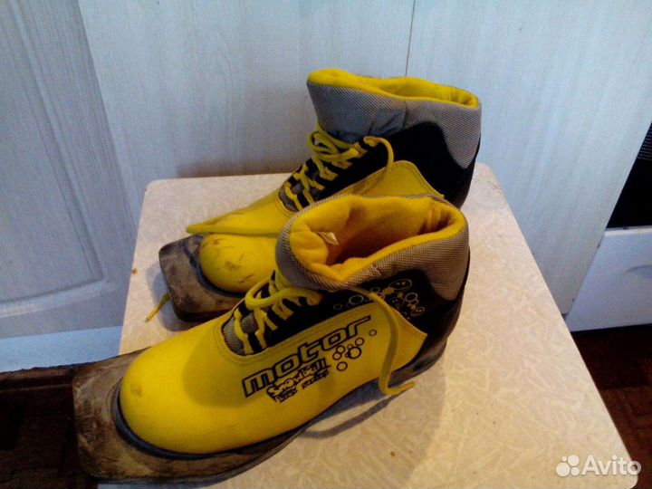 Лыжные ботинки