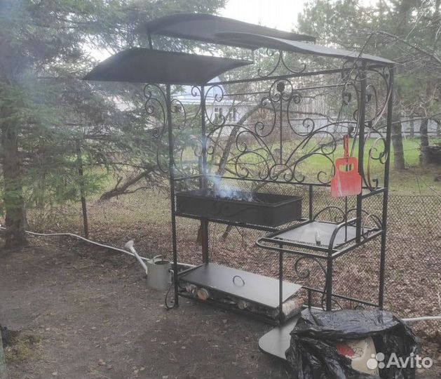 Мангал с крышей