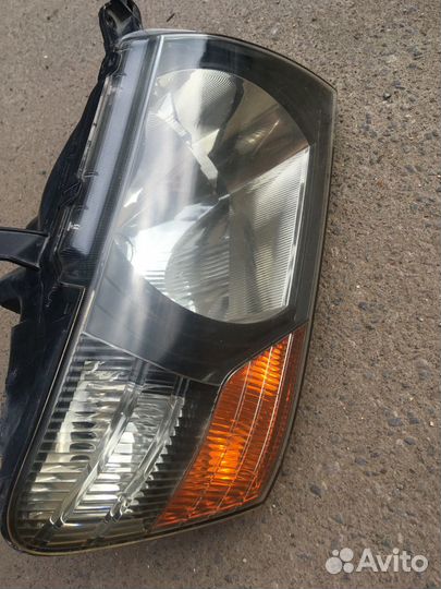 Mitsubishi Pajero 3 фара правая