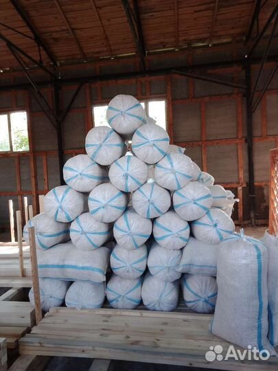 Опилки сухие в мешках