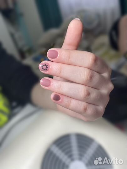 Маникюр и педикюр