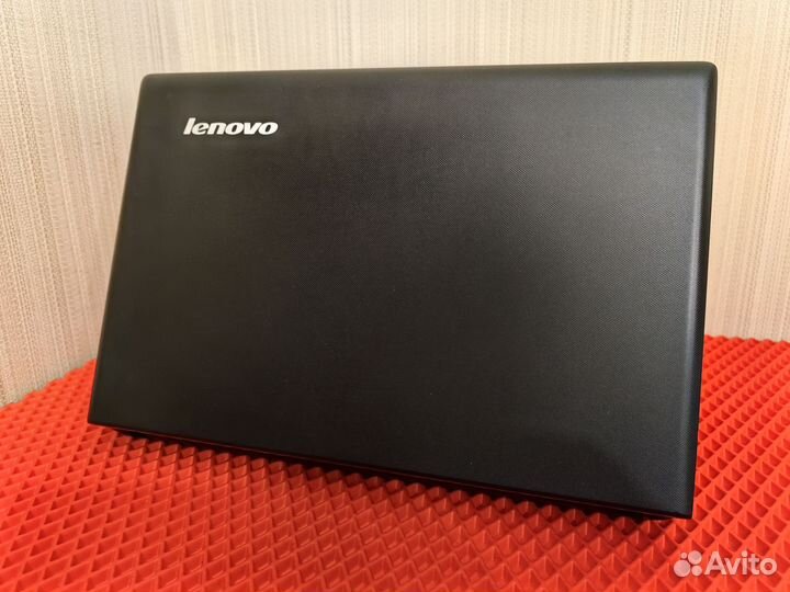 11: Ноутбук Lenovo