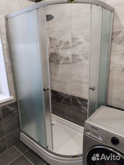 Душевой уголок с высоким поддоном